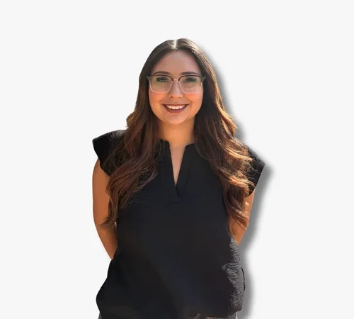 Retrato de una Gabrielle Jordan con cabello largo y oscuro y gafas, usando un top negro